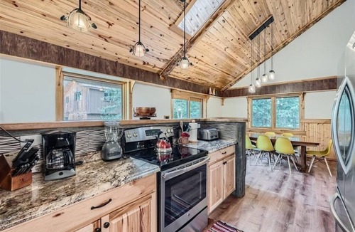 Sunny Slope House | Pet & Kid Friendly - 5 min to Main St. - Private Breckenridge Retreat