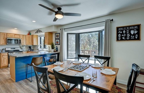 Buena Vista House | Piñon Peak Retreat |Hot Tub |Views |2 Living Areas