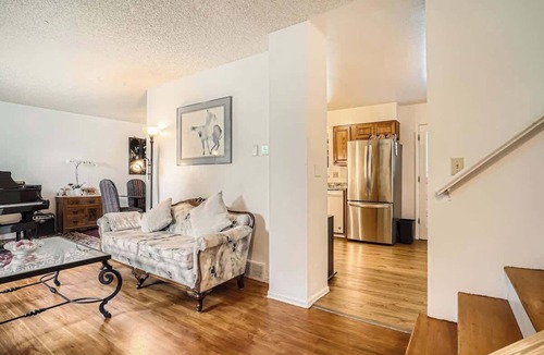 Park East House | Piano & Pines 3 BDR Retreat