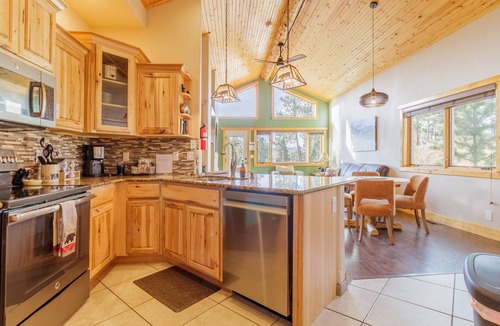 Woodland Park Cabin | Pikes Peak Ranch - Bear Den Cabin