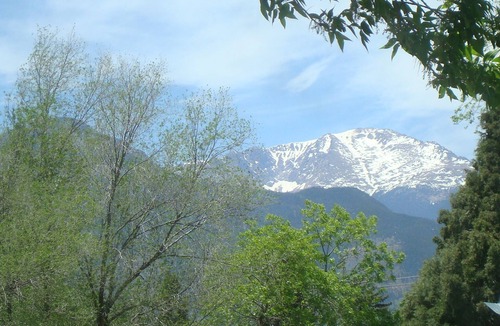 Colorado Springs House | PIKES PEAK VIEWS! HISTORIC 3BR COTTAGE NEAR GARDEN OF THE GODS & RED ROCK CANYON