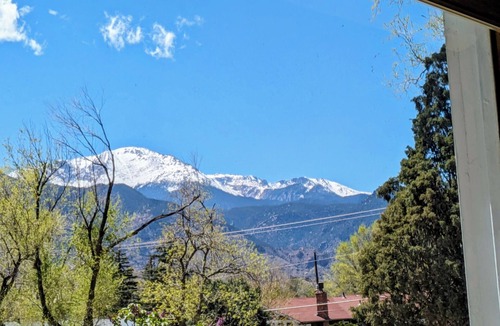 Colorado Springs House | PIKES PEAK VIEWS! HISTORIC 3BR COTTAGE NEAR GARDEN OF THE GODS & RED ROCK CANYON