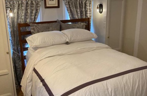 Cheesman Park Apartment | Pineapple House, Spacious 1st Floor Apartment! City Center! 96 Walk Score! FREE parking!