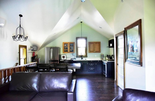 Highland Cottage | Potter Highlands Group Getaway! 2 Units, Hot Tub, Firepit, Walkable: sleeps 1-12