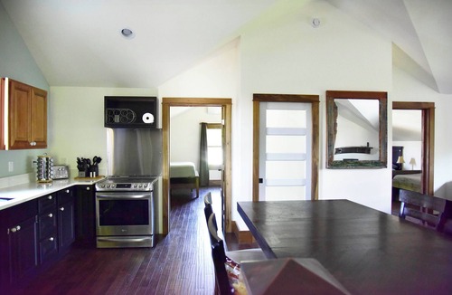 Highland Cottage | Potter Highlands Group Getaway! 2 Units, Hot Tub, Firepit, Walkable: sleeps 1-12