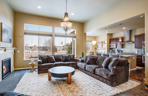 Windsor House | Prime Location | EV Outlet | Pets Ok - Sleeps 14
