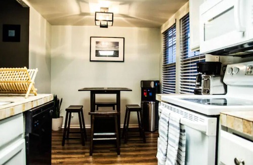 Aurora House | Private 2 bedroom Colorado Townhouse with 2 Car attached Garage Parking