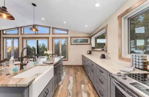Pine House | Private 60-Acre Mountain Retreat | Hot Tub & Views