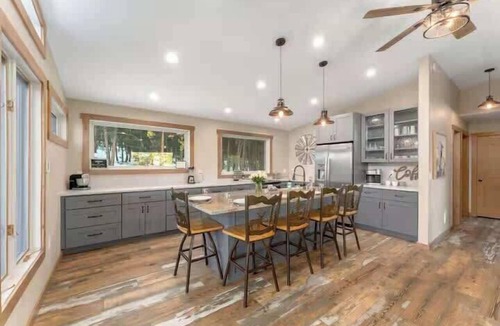 Pine House | Private 60-Acre Mountain Retreat | Hot Tub & Views
