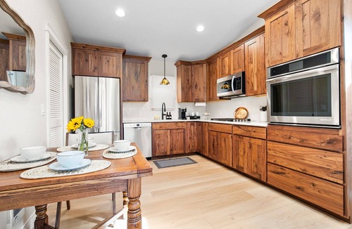 Central Colorado Springs House | Private Downtown Cottage w/Hot Tub, Fenced Yard, Fireplace & Fire Pit