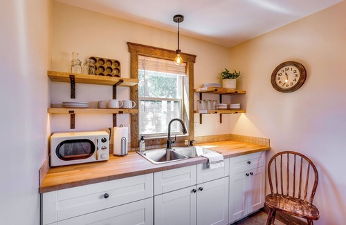 Del Norte Apartment | Private Home w/Hot Tub & Rio Grande River Access!