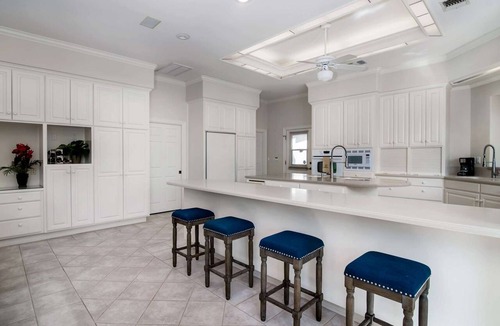 Lakeway House | Private Pool, BBQ, Wrap-around Porch, Sun Room - 2 Homes and 2 Master Suites