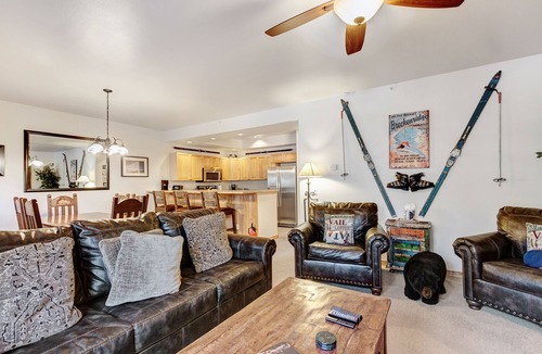 Warrior's Mark Condo | Private Salt Water Hot Tub - 5 Star Reviews - 5 Minute walk to Lifts & Town!