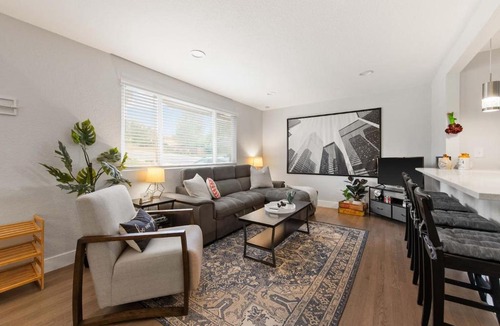 Lamar Heights Area House | Private Upper Unit Home, Pet Friendly, Min to DT