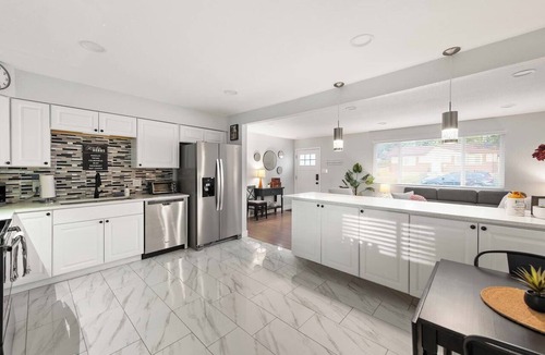 Lamar Heights Area House | Private Upper Unit Home, Pet Friendly, Min to DT