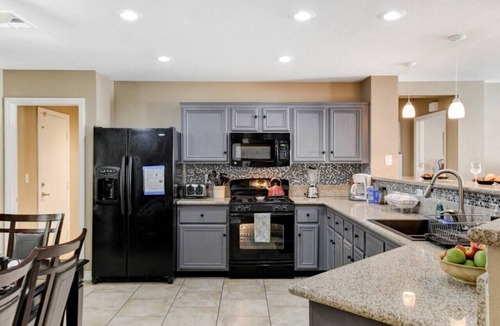 Sunrise Manor House | PrivatePOOL-6beds 3bedrms Kids ok,local gym $3/day
