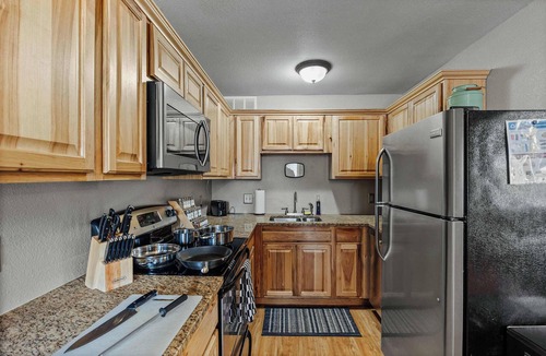 Martinez Park House | Putting Green Flats Near Old Town | Dogs Welcome