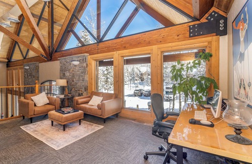 Mountain Village Hotel | Quiet and Pet-Friendly Lock-Off Room at the Bear Creek Lodge