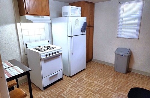 Golden Apartment | Quiet Golden Basement Apartment 1BR + Office