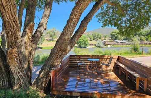 Howard House | Quiet Motel Room Near Ark River - 15 min to Salida