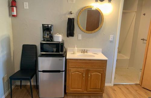 Howard House | Quiet Motel Room Near Ark River #4 - 15 min to Salida