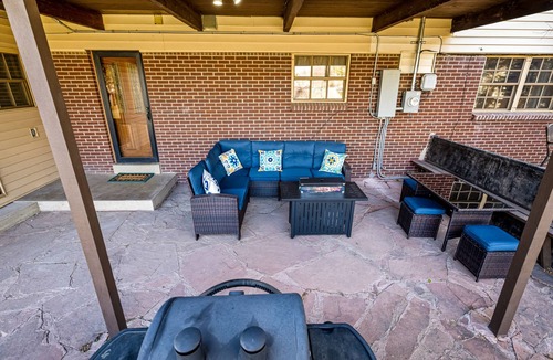 Littleton House | Quiet neighborhood near it ALL, Sleeps 12, Pet Friendly, Swamp Cooler