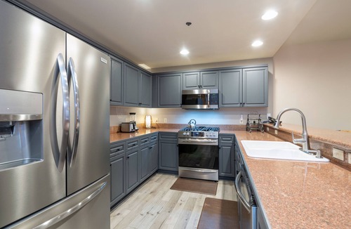 Mountain Village Condo | Quiet Wooded 1-Bedroom Bear Creek Lodge Condo With Hot Tubs, Pool