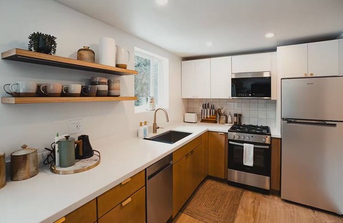 Index Cabin | Ramblin' Rose Riverfront, Hot tub, Pet frdly, Cozy