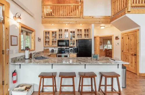 Crystal Lake Cabin | Red Feather Woodland Retreat, Family and Pet Friendly, 4 beds
