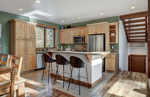 Sunny Slope Cabin | Red Mountain Lodge | Spacious 4BR retreat in Blue River with stunning mountain views.