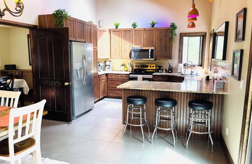 Evergreen West Central House | Red Rocks Backstage Oasis – Creative Haven: Sleeps 25