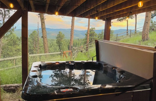 Evergreen West Central House | Red Rocks Backstage Oasis – Creative Haven: Sleeps 25