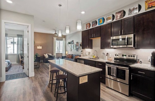 Golden Condo | Red Rocks Retreat | Minutes to Shows, Hikes, Shops