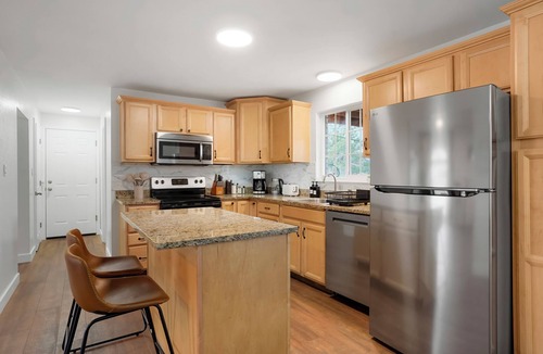 Applewood West House | Red Rocks Retreat Sleeps 12: Sauna, Fire Pit, Grill, Full Kitchen & Pool Table