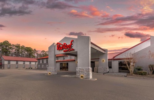 North Newport News Hotel | Red Roof Inn & Suites Newport News