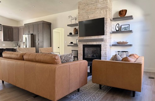 Redlands House | Redlands Retreat: Entire 4-bedroom home in Grand Junction, Colorado