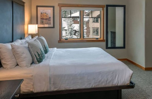 Four O'Clock Cabin | Relaxed Luxury 2BR at Grand Timber Lodge – Mountain-View Retreat in Breckenridge