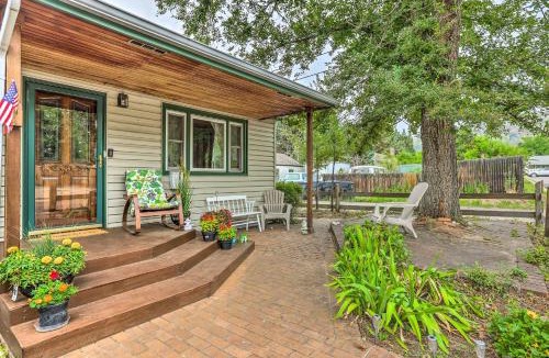 Golden House | Relaxing Golden Getaway w/Grill < 1 Mi to Town!