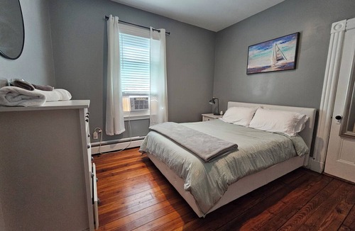 Historic Hill Apartment | Renovated 2BR Newport Apartment - Walk to Thames Street