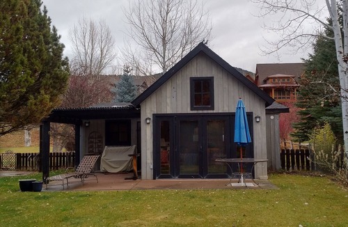 Aspen Glen Cottage | Rental cottage in gated community on river