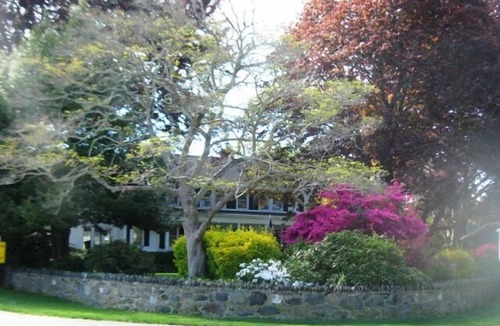 Shoreby Hill House | Reserve our final week for 2026 August 22-29 Luxury Shoreby Hill Residence.