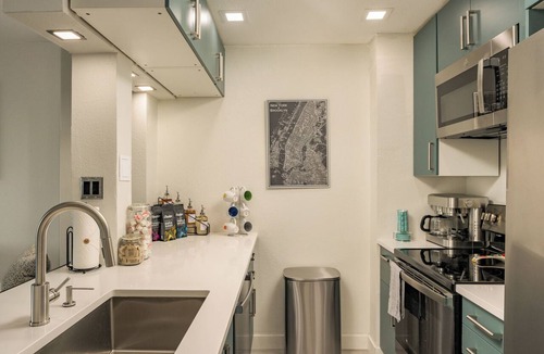 LoDo Condo | Reunions/groups-2 kitchens/2 Living Rooms 18 Shower Heads/Steam room-21st Floor!