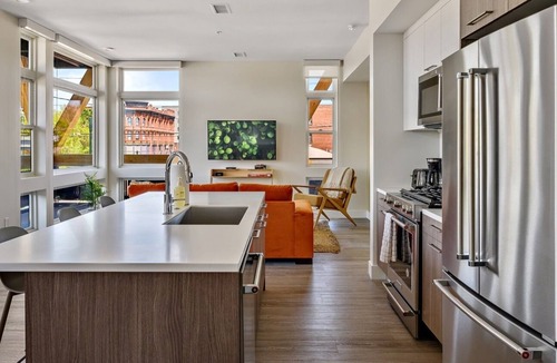 Highland Condo | Rhythm of the Night Loft | MTN View | Espadín LoHi