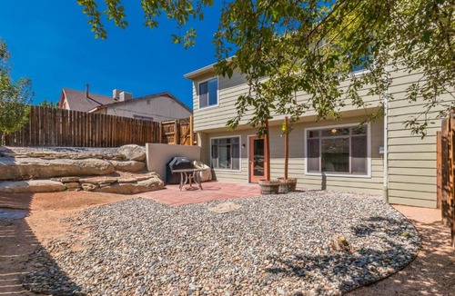 The Ridges Apartment | Ridges Retreat - Cozy home with Patio & Garage, Free Wifi & Pets Welcome
