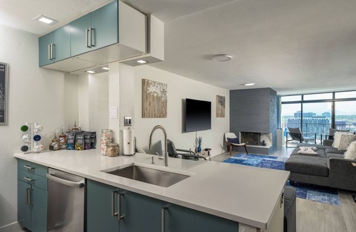 LoDo Apartment | Ridiculous 16 Shower Heads-Private Steam Room Insane Mtn. Views! 21 floors up!