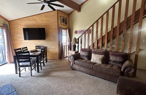 Red River Apartment | Riverbend #1 Full - Resort On The River