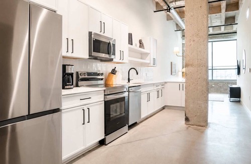 Downtown Minneapolis Apartment | Roami at Century Plaza | Downtown | 2 Bedrooms
