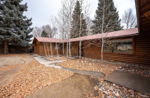 Gunnison Cabin | Rock'n River Retreat-Fish & Boat to your heart's content!