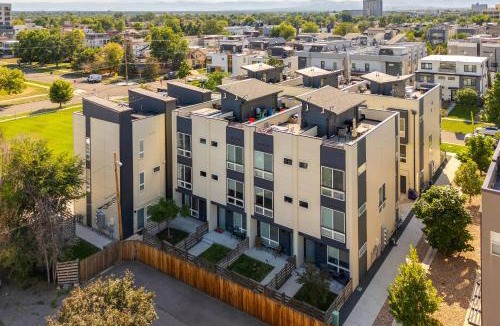 West Colfax House | Rooftop Deck & Hot Tub: Walkable Denver Townhome