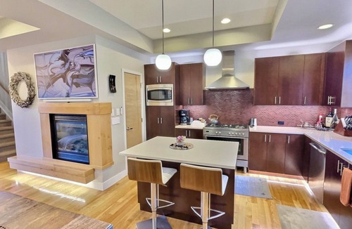 Highland House | Rooftop Retreat-modern townhome in the heart of LoHi- roof deck-walk everywhere!